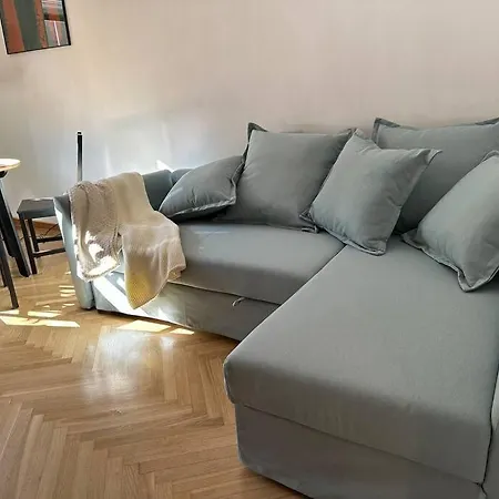 Stary Mokotow, Z Ogrodkiem Apartament