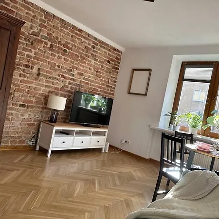 Apartament Stary Mokotow, Z Ogrodkiem