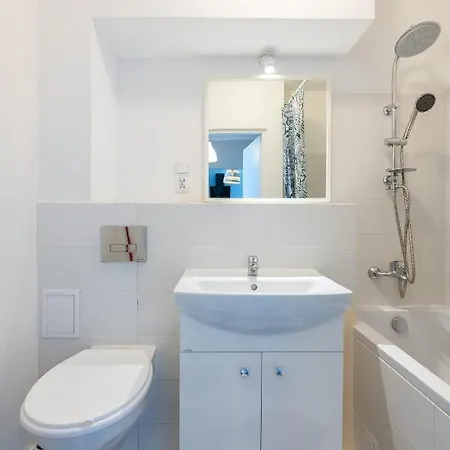 Maklakiewicza 17 - 700m Od Szpitala Mswia - 4km Do Lotniska Chopina - Maly Balkon - Piekny Widok Na Centrum Warszawy Appartement *