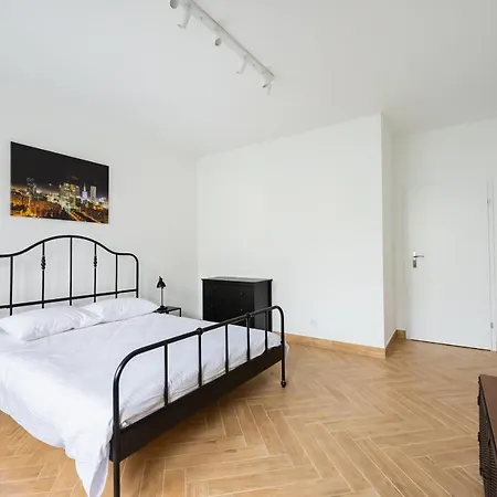 Marszalkowska White & Black Apartment *