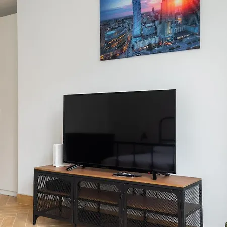 Marszalkowska White & Black Apartment Warsaw