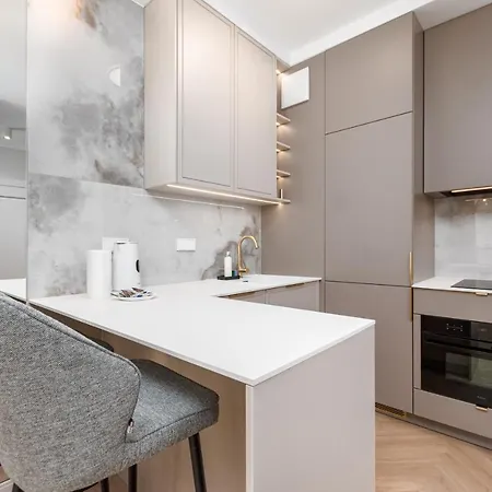 Aleja Solidarnosci 60b Apartament Warszawa