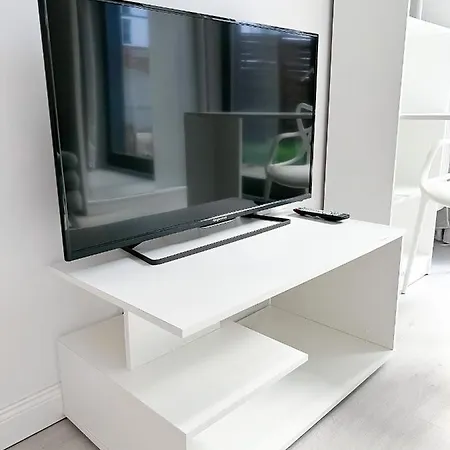 Apartment Bliska Wola, Apartament 3 Pokoje Z 40m2 Ogrodkiem *