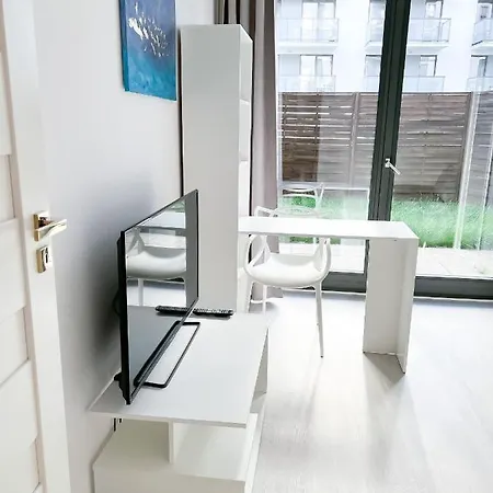 Bliska Wola, Apartament 3 Pokoje Z 40m2 Ogrodkiem Apartment *