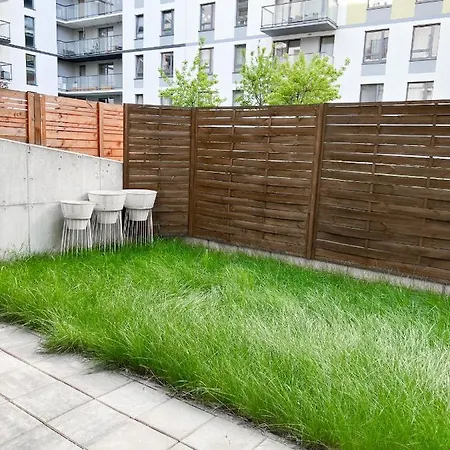 Bliska Wola, Apartament 3 Pokoje Z 40m2 Ogrodkiem
