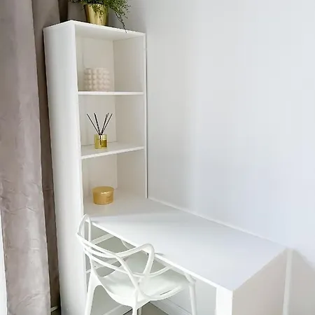 Bliska Wola, Apartament 3 Pokoje Z 40m2 Ogrodkiem Apartment