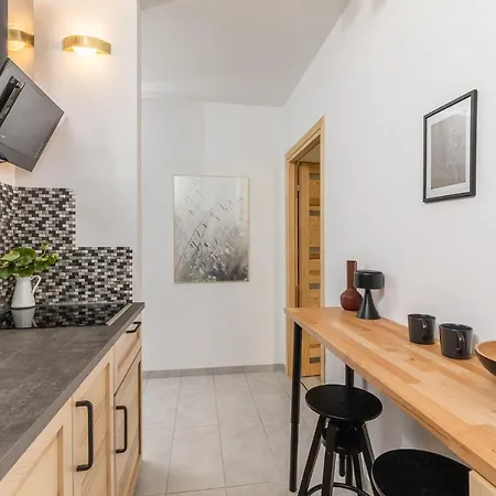 Superapart Zielone Zacisze 1, Your Cozy Getaway In Apartment Warsaw