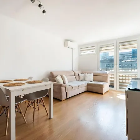 Rondo Onz Standard Apartment Warsaw