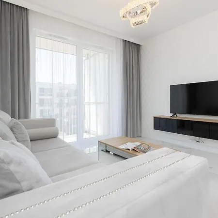 Praga Arte With Parking & Balcony By Renters Apartment *