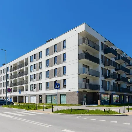 Praga Arte With Parking & Balcony By Renters Апартаменты *