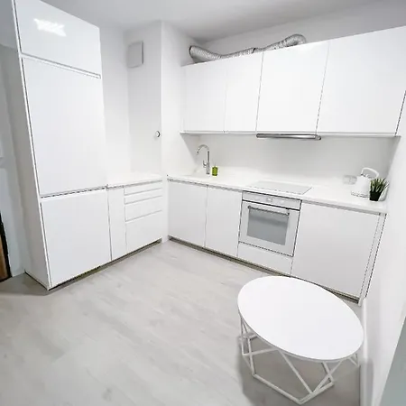 Bliska Wola, Apartament 3 Pokoje Z 40m2 Ogrodkiem Apartment *
