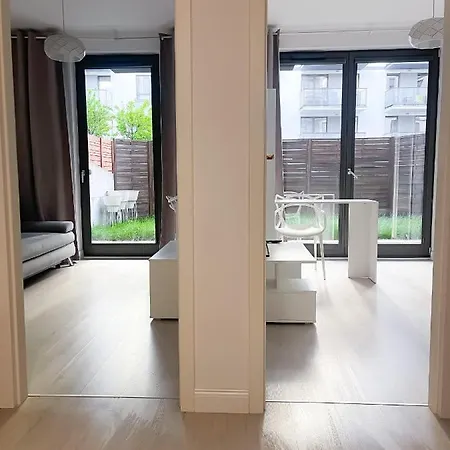 Apartment Bliska Wola, Apartament 3 Pokoje Z 40m2 Ogrodkiem Warsaw