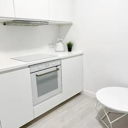 Apartment Bliska Wola, Apartament 3 Pokoje Z 40m2 Ogrodkiem Warsaw