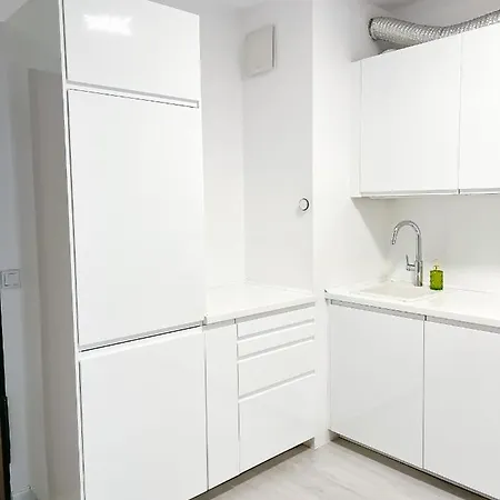 Apartment Bliska Wola, Apartament 3 Pokoje Z 40m2 Ogrodkiem Warsaw