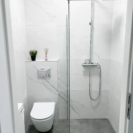 Bliska Wola, Apartament 3 Pokoje Z 40m2 Ogrodkiem * Warsaw