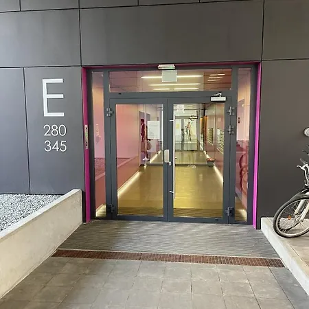 Apartment Bliska Wola, Apartament 3 Pokoje Z 40m2 Ogrodkiem *