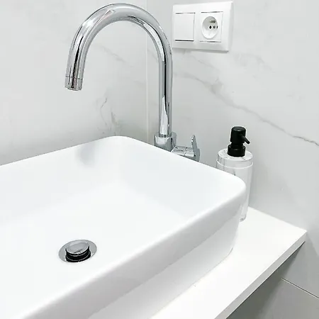 Bliska Wola, Apartament 3 Pokoje Z 40m2 Ogrodkiem Warsaw