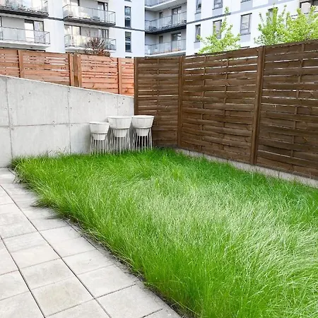 Apartment Bliska Wola, Apartament 3 Pokoje Z 40m2 Ogrodkiem Warsaw