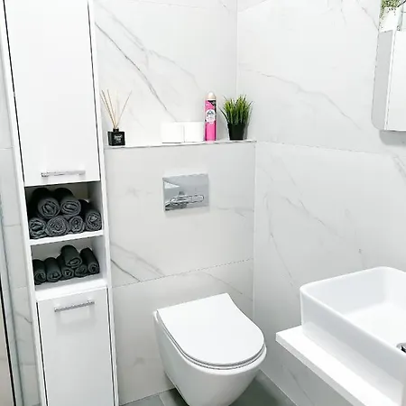 Apartment Bliska Wola, Apartament 3 Pokoje Z 40m2 Ogrodkiem Warsaw