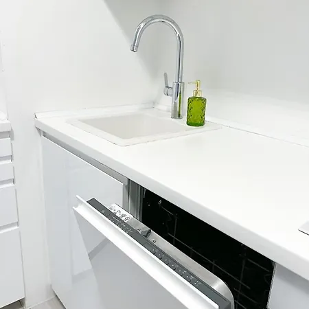 Apartment Bliska Wola, Apartament 3 Pokoje Z 40m2 Ogrodkiem Warsaw