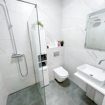 Bliska Wola, Apartament 3 Pokoje Z 40m2 Ogrodkiem Apartment