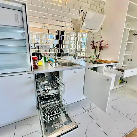 Platinum Metro X2 Wifi 350 Mbs Netflix Hbo Appletv Apartment Warsaw
