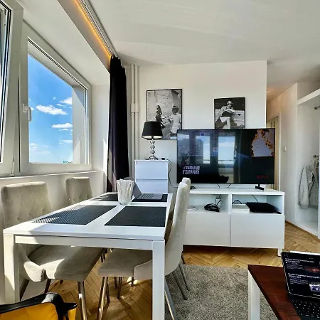Platinum Metro X2 Wifi 350 Mbs Netflix Hbo Appletv Apartment Warsaw