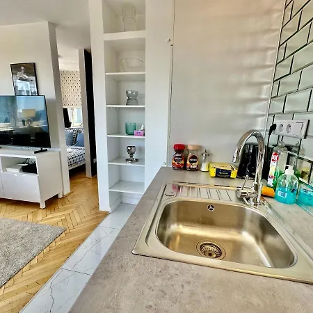 Apartment Platinum Metro X2 Wifi 350 Mbs Netflix Hbo Appletv Warsaw