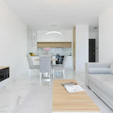Praga Arte With Parking & Balcony By Renters Apartment