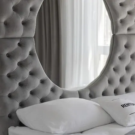 Praga Arte With Parking & Balcony By Renters Apartment *
