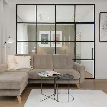 Boutiq Park Elegant With Parking By Renters Apartament *