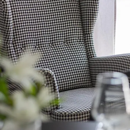 Boutiq Park Elegant With Parking By Renters Apartament