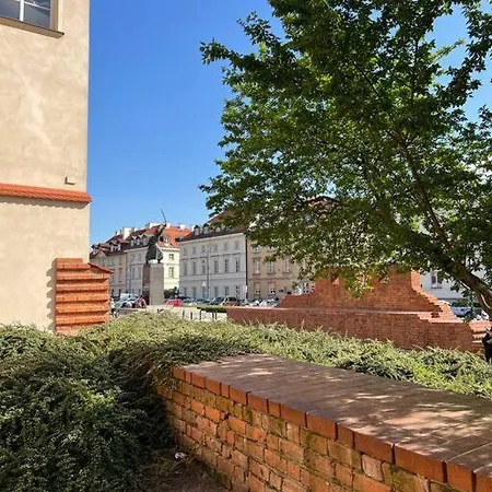 Old Town Apartment *