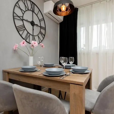 City View With 2 Bedrooms & Ac By Renters Warsaw