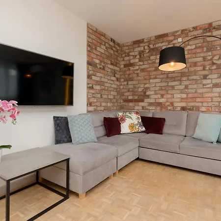 City View With 2 Bedrooms & Ac By Renters Apartment