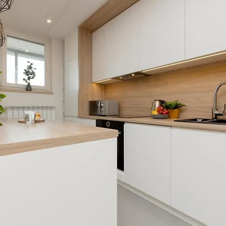 City View With 2 Bedrooms & Ac By Renters Warsaw