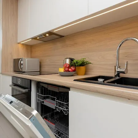 City View With 2 Bedrooms & Ac By Renters Warsaw