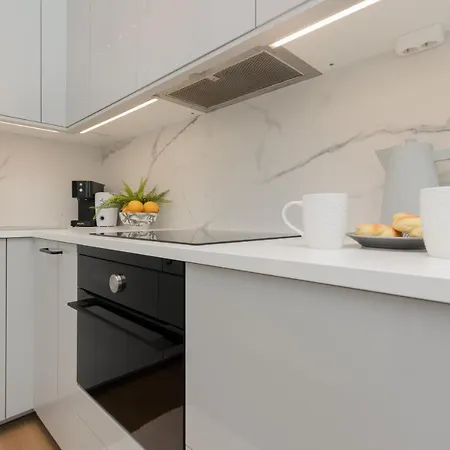 Boutiq Park Elegant With Parking By Renters Apartament