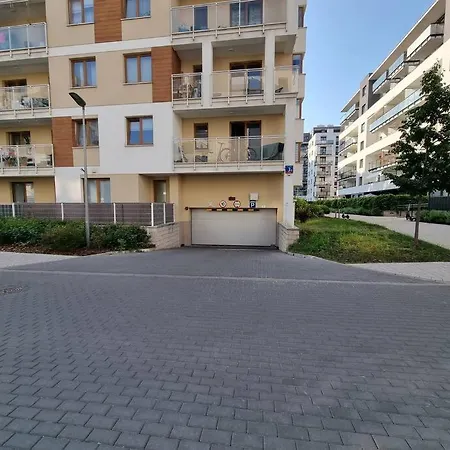 King-size Bed With Garden Apartment
