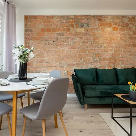 Grojecka Studio For 3 Guests With Balcony By Renters Apartament *