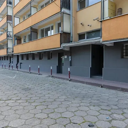 Grojecka Studio For 3 Guests With Balcony By Renters Warszawa