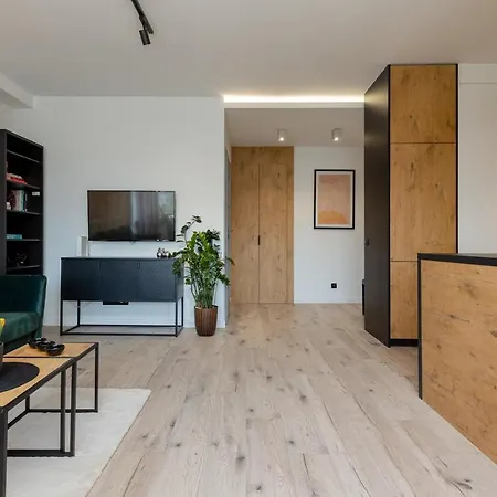 Grojecka Studio For 3 Guests With Balcony By Renters *