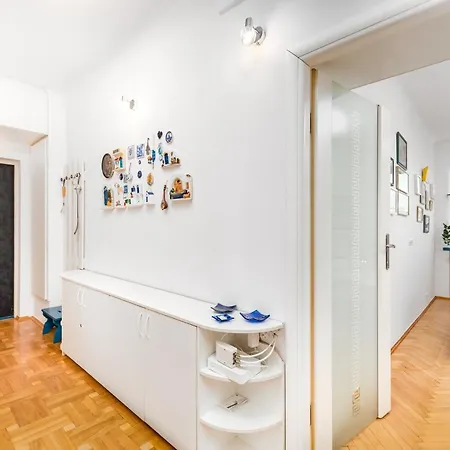 Apartment Bialobrzeska 22 By Homeprime *