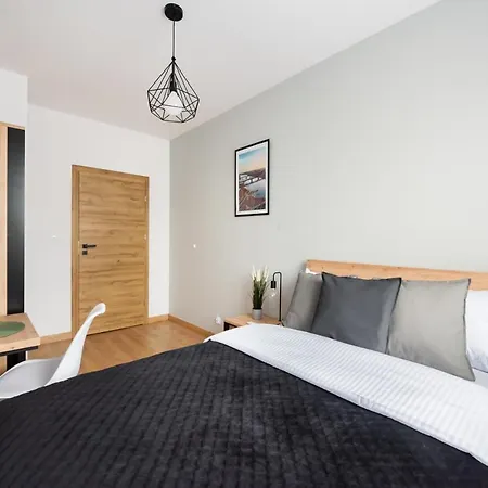 Wola Skwer Sunny Apartment