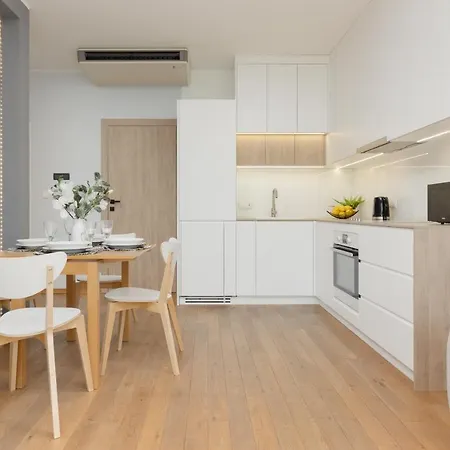 Cozy & Sunny For 4 Guests Kolejowa By Renters Warsaw