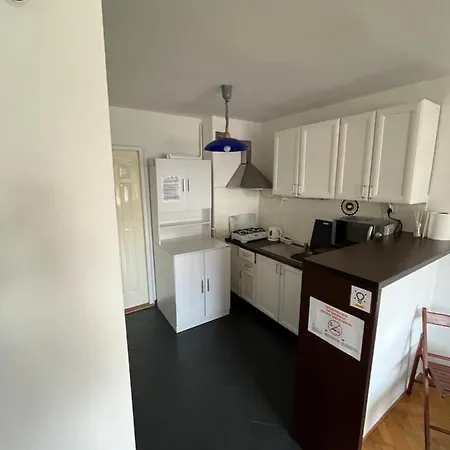 Uroczy Apartament Blisko Centrum Warsaw