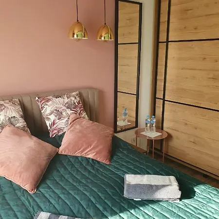 Homestay 3 Pokojowy Lub W Mieszkaniu W Nowym Bloku Warsaw