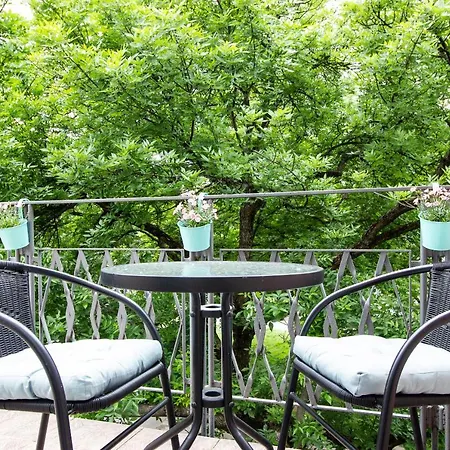 Apartament Gagarina 12 - Piekny Apartament Przy Lazienkach Krolewskich - Duze Lozko 160x200cm - Bardzo Duzy Balkon - Wifi - Telewizja Kablowa - Bezplatna Strefa Parkowania - Better *