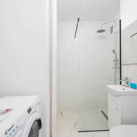 Metro Rondo Onz Comfort Apartment *