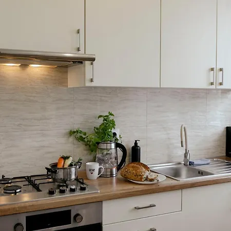 Gagarina 12 - Piekny Apartament Przy Lazienkach Krolewskich - Duze Lozko 160x200cm - Bardzo Duzy Balkon - Wifi - Telewizja Kablowa - Bezplatna Strefa Parkowania - Better